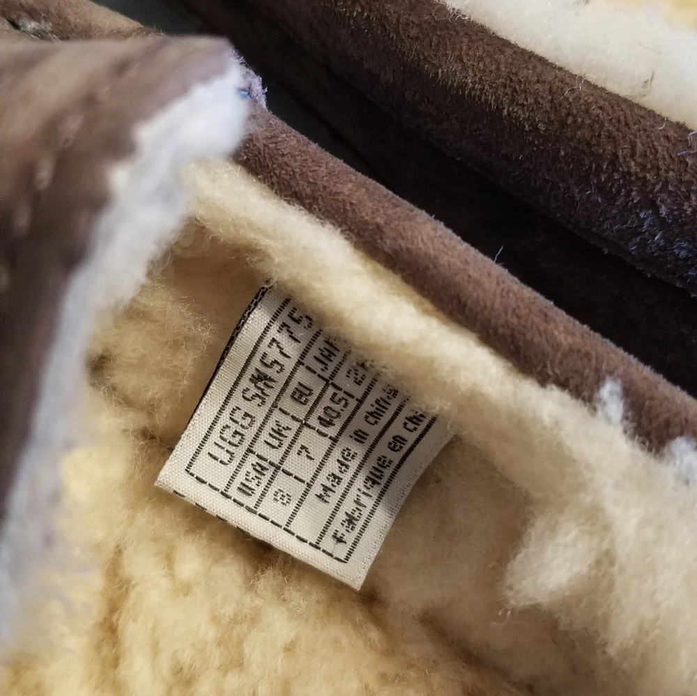 Unisex UGG Ascot Slippers Brown - Picture 3 of 6